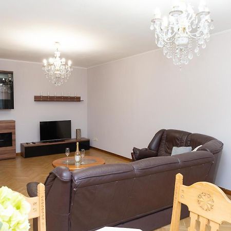 Spacious Apartments In The Center Of Obolon 2 Bedrooms 키예프 외부 사진