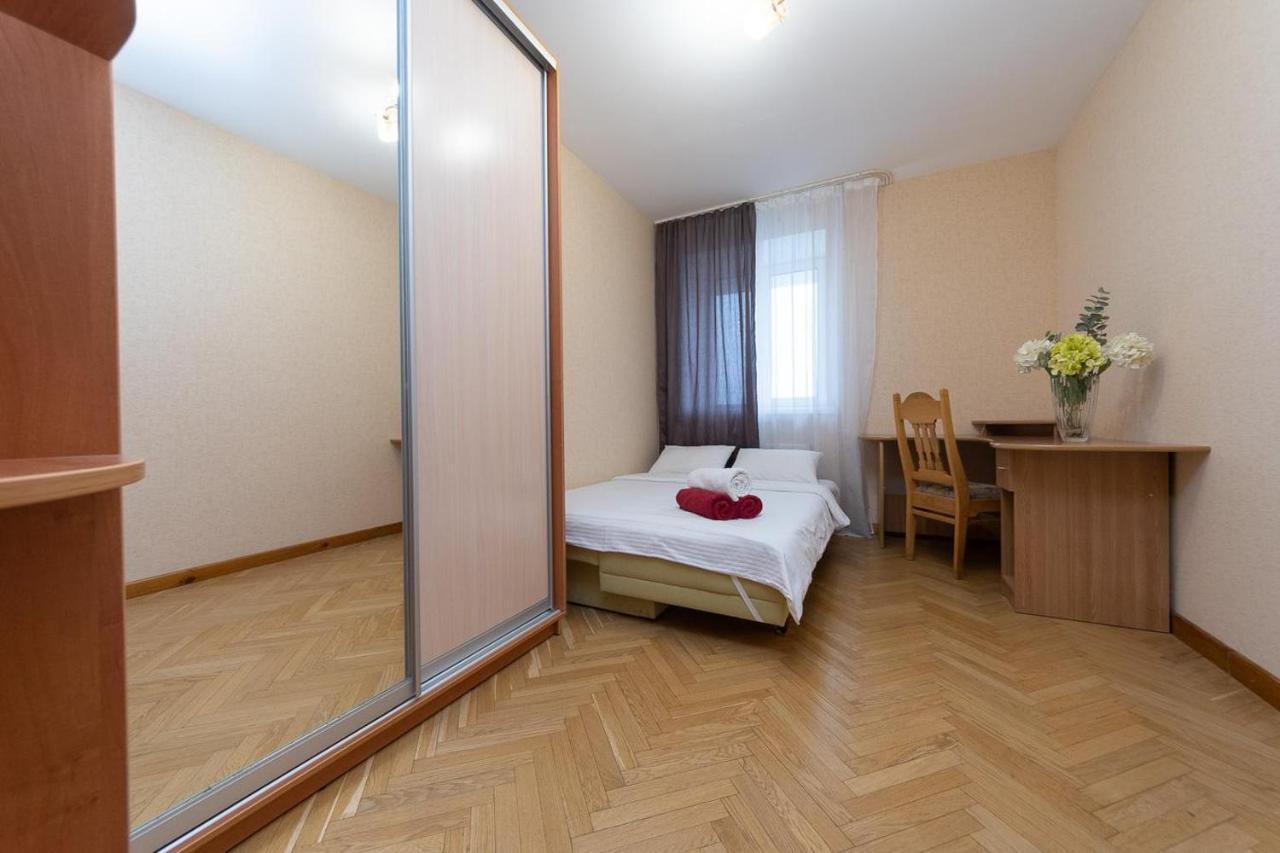 Spacious Apartments In The Center Of Obolon 2 Bedrooms 키예프 외부 사진