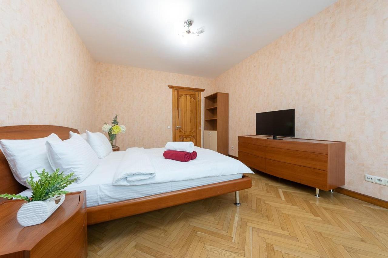 Spacious Apartments In The Center Of Obolon 2 Bedrooms 키예프 외부 사진