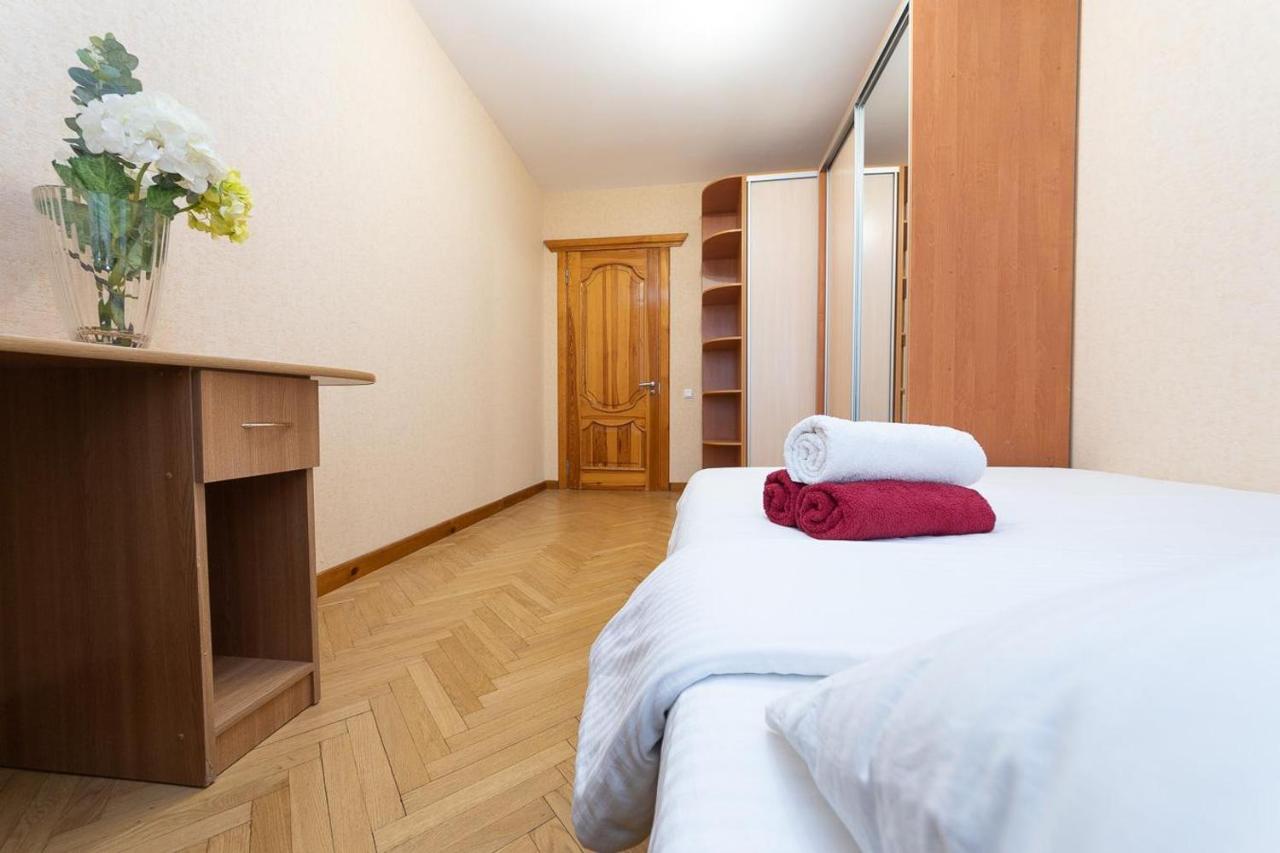 Spacious Apartments In The Center Of Obolon 2 Bedrooms 키예프 외부 사진