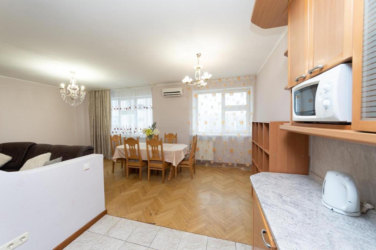 Spacious Apartments In The Center Of Obolon 2 Bedrooms 키예프 외부 사진
