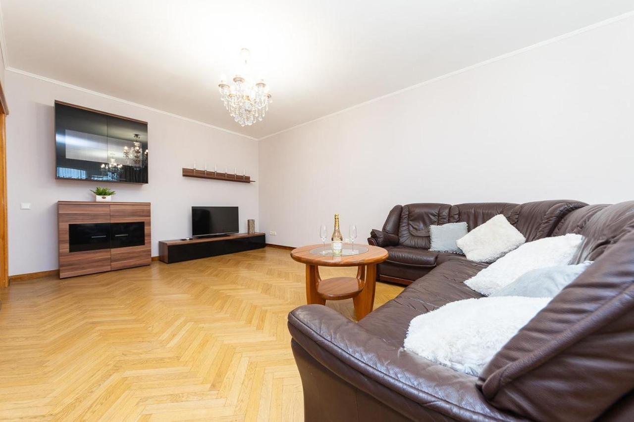 Spacious Apartments In The Center Of Obolon 2 Bedrooms 키예프 외부 사진