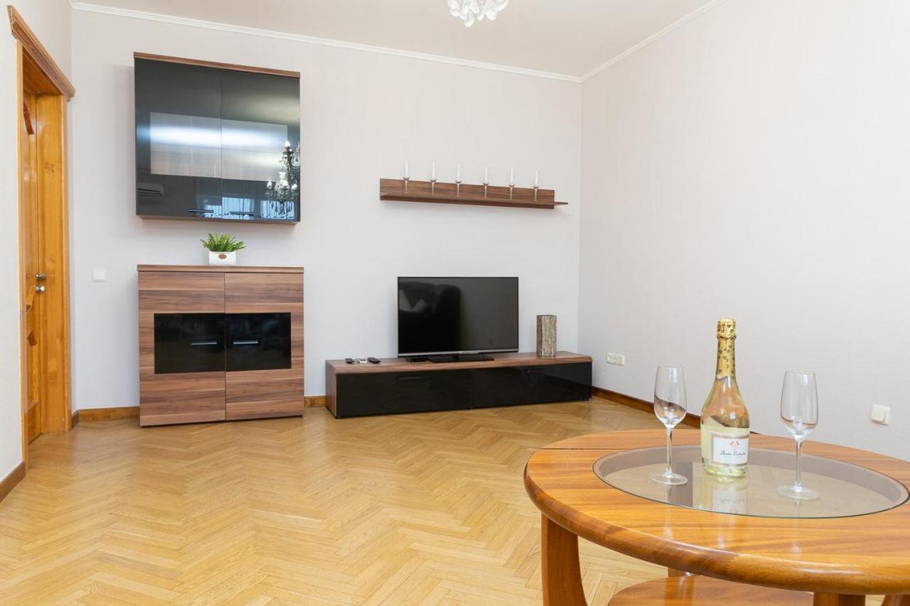 Spacious Apartments In The Center Of Obolon 2 Bedrooms 키예프 외부 사진