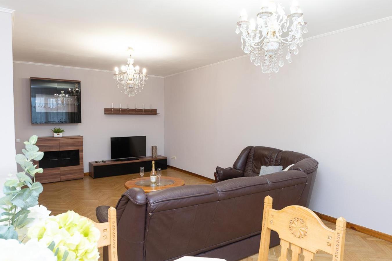 Spacious Apartments In The Center Of Obolon 2 Bedrooms 키예프 외부 사진