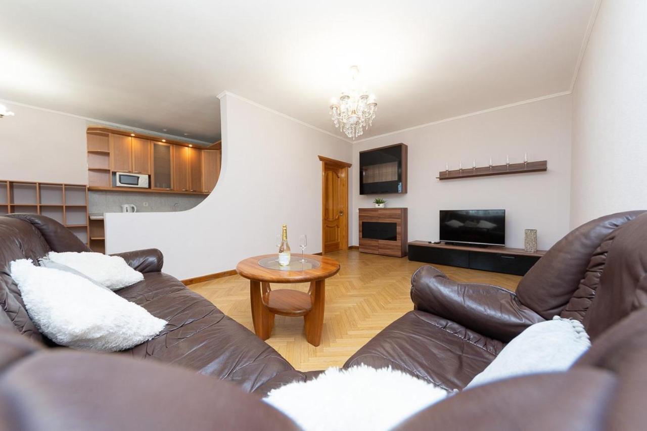 Spacious Apartments In The Center Of Obolon 2 Bedrooms 키예프 외부 사진