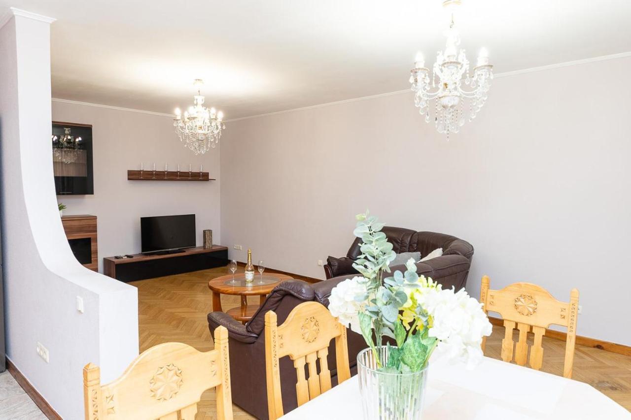 Spacious Apartments In The Center Of Obolon 2 Bedrooms 키예프 외부 사진