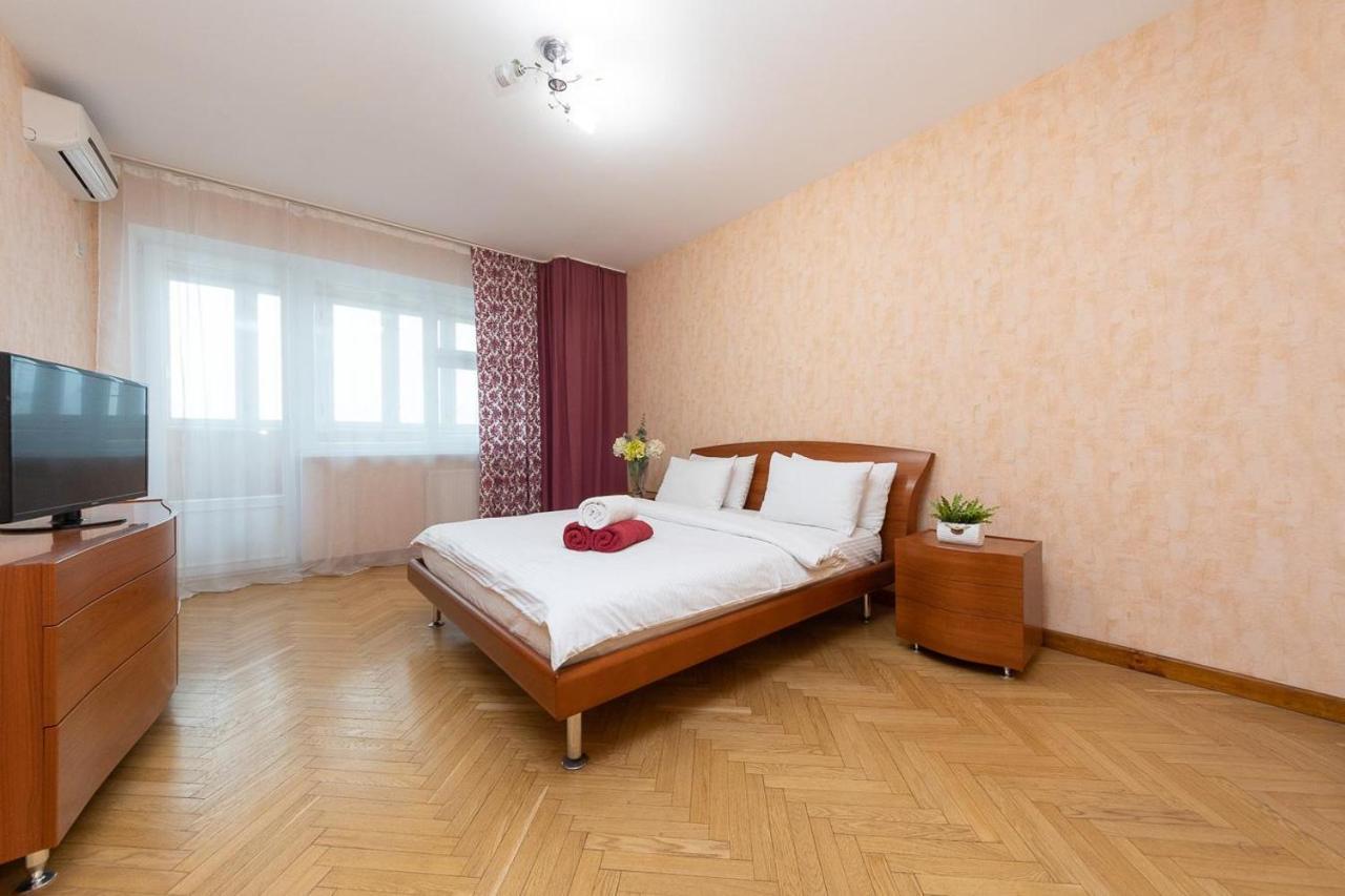 Spacious Apartments In The Center Of Obolon 2 Bedrooms 키예프 외부 사진