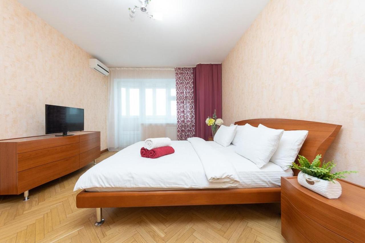 Spacious Apartments In The Center Of Obolon 2 Bedrooms 키예프 외부 사진