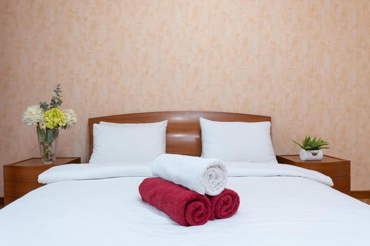 Spacious Apartments In The Center Of Obolon 2 Bedrooms 키예프 외부 사진