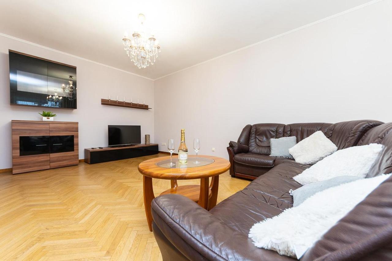 Spacious Apartments In The Center Of Obolon 2 Bedrooms 키예프 외부 사진